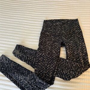 🍋 Lululemon women’s wunder under leggings - feather print